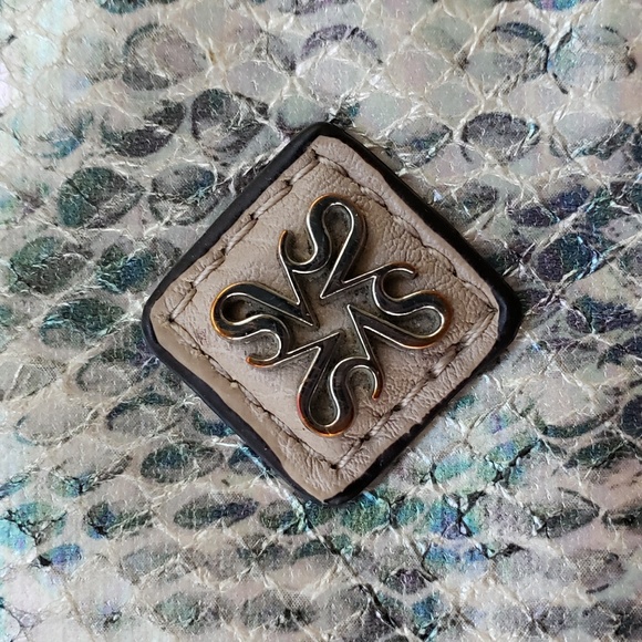 Simply Vera By Vera Wang Wristlet - Picture 3 of 7